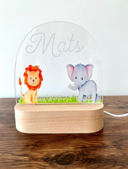 Personalisiertes Nachtlicht mit 2 Tiermotiven (Löwe+Elefant) , Babygeschenk Geburt, Taufe, Geburtstag, Nachtlicht, leuchtendes Tiermotiv