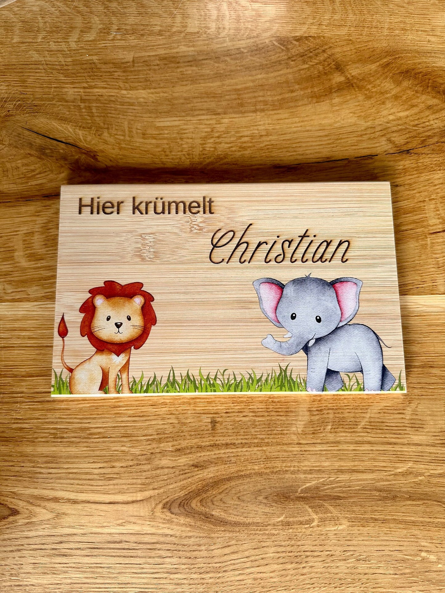 Personalisiertes Frühstücksbrettchen Bambusholz, Löwe und Elefant